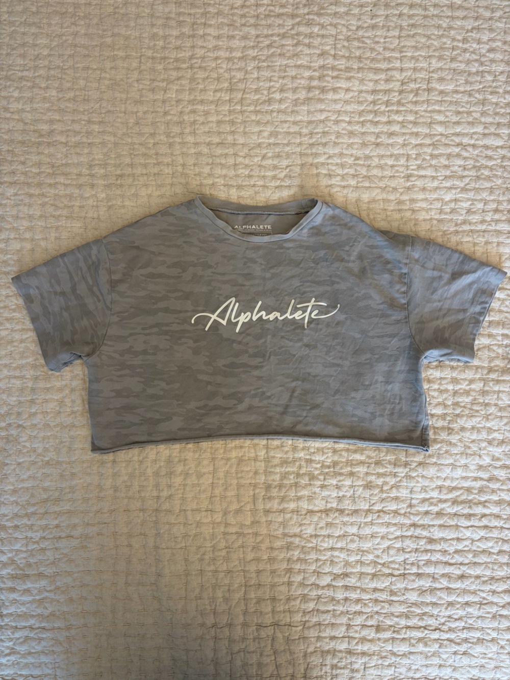Alphalete Cropped Gray Camo Logo Tee